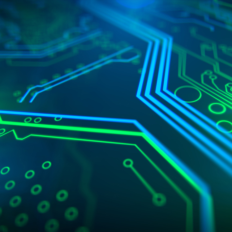 Digitalt kredsløbskort med lysende blå og grønne linjer, der symboliserer teknologi og innovation / Digital circuit board with bright blue and green lines symbolising technology and innovation 